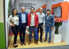 Especially with the larger cutflower producers, the automated flower processing lines of Bercomex are well know. Through their merger with Potveer, the company is well established within Colombia. At the photo a part of the team, with in the middle Luis Enrique representing the Chia Group, one of the largest growers in Colombia and the largest customer of Bercomex in the South-Americas.